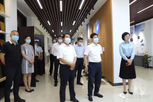省工商聯(lián)副主席、省總商會副會長郭建禮來山東三星集團(tuán)調(diào)研