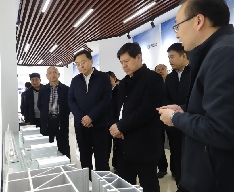 濱州市委常委、常務(wù)副市長(zhǎng)張偉一行來(lái)山東三星集團(tuán)調(diào)研