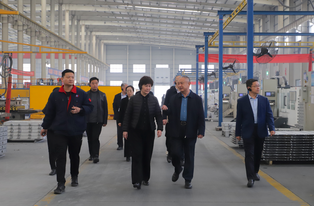 省工商聯(lián)黨組成員、秘書(shū)長(zhǎng)于玲一行來(lái)山東三星集團(tuán)調(diào)研