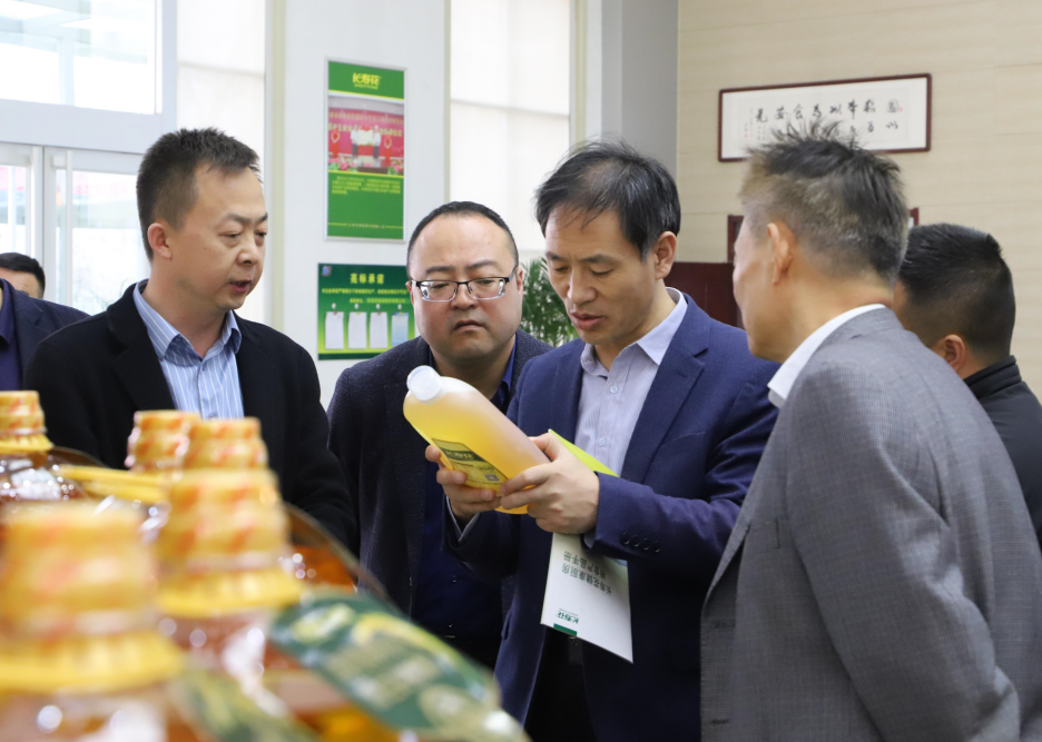 甘肅省定西市糧食和物資儲(chǔ)備局黨組書記、局長(zhǎng)燕永春一行來山東三星集團(tuán)參觀座談