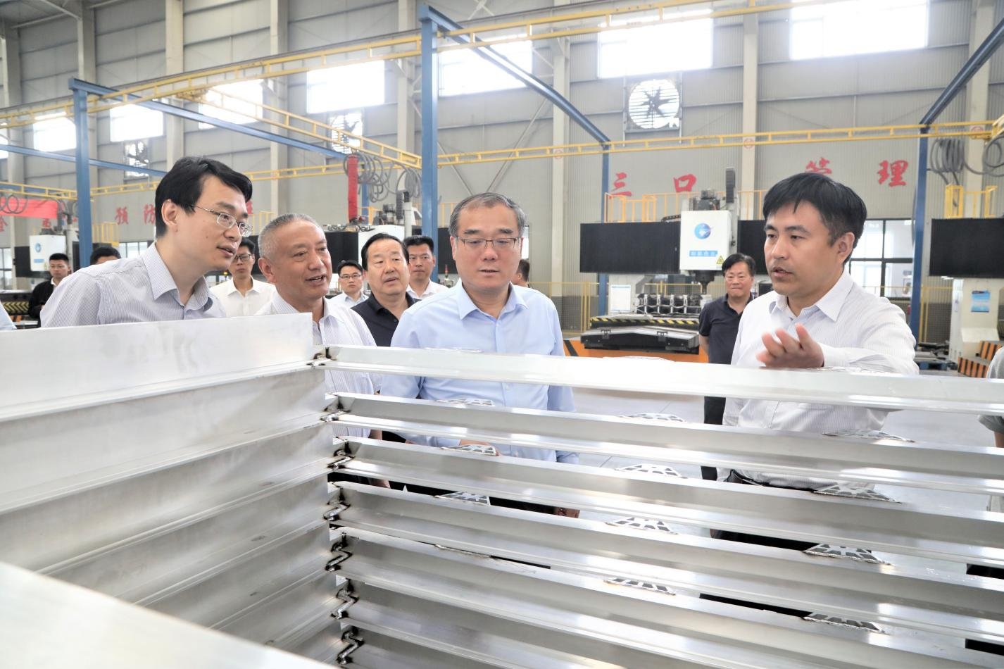 濱州市副市長、鄒平市委書記呂明濤來山東三星集團(tuán)調(diào)研