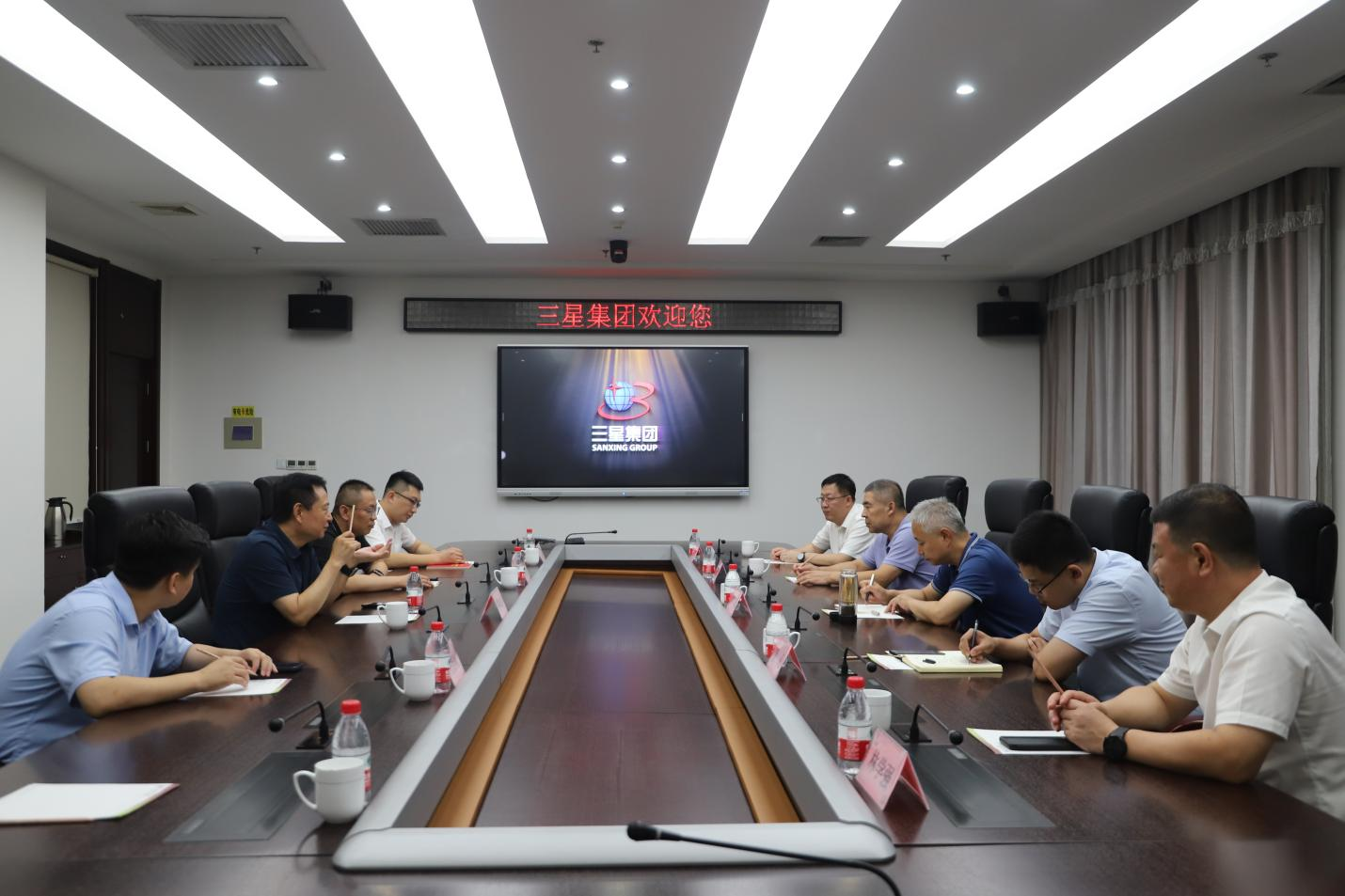 濱州銀保監(jiān)分局黨委書記、局長(zhǎng)尹程來(lái)山東三星集團(tuán)調(diào)研