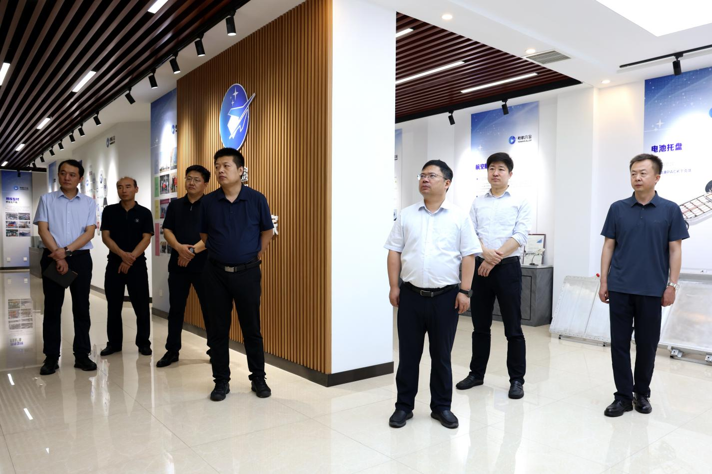 中國鐵建電氣化局集團(tuán)軌道交通器材有限公司黨委書記、執(zhí)行董事劉如久一行來山東三星集團(tuán)考察