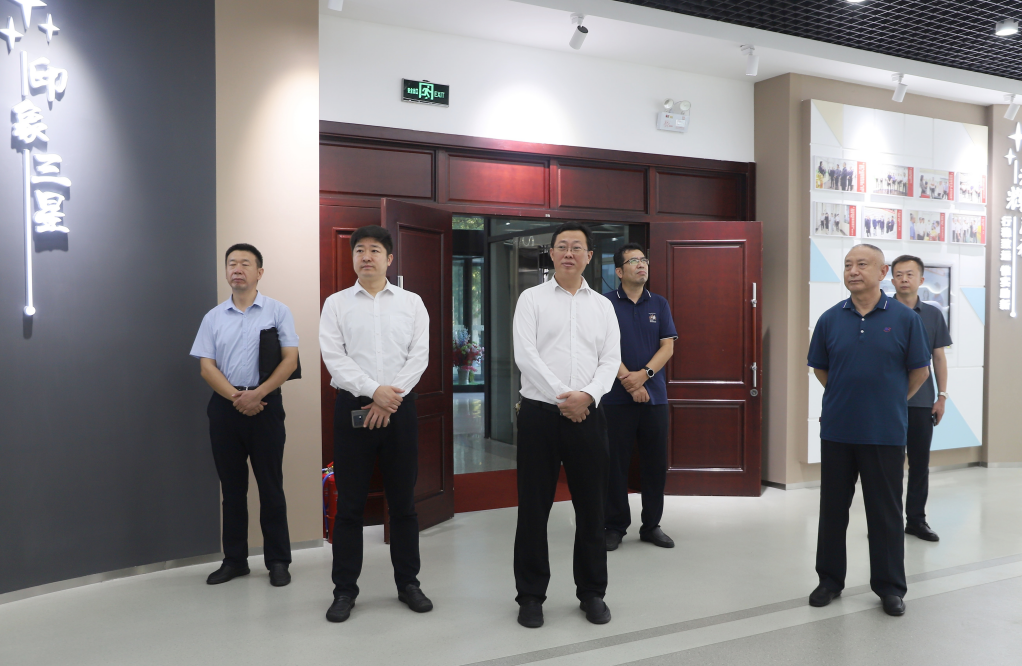 鄒平市人社局黨組書記、局長王保利來山東三星集團調(diào)研