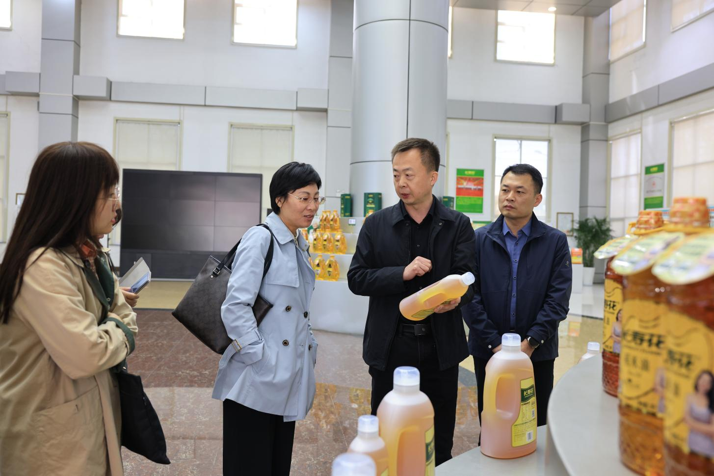 濱州市統(tǒng)計(jì)局、商務(wù)局聯(lián)合調(diào)研組來山東三星集團(tuán)調(diào)研