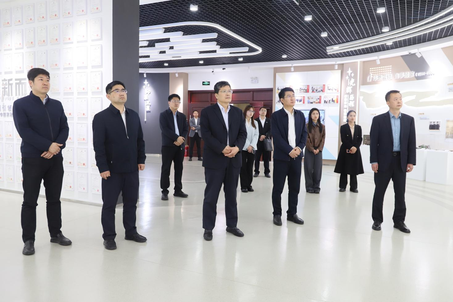 濱州市委市直機(jī)關(guān)工委副書記、三級調(diào)研員張榮堂帶隊(duì)來山東三星集團(tuán)調(diào)研