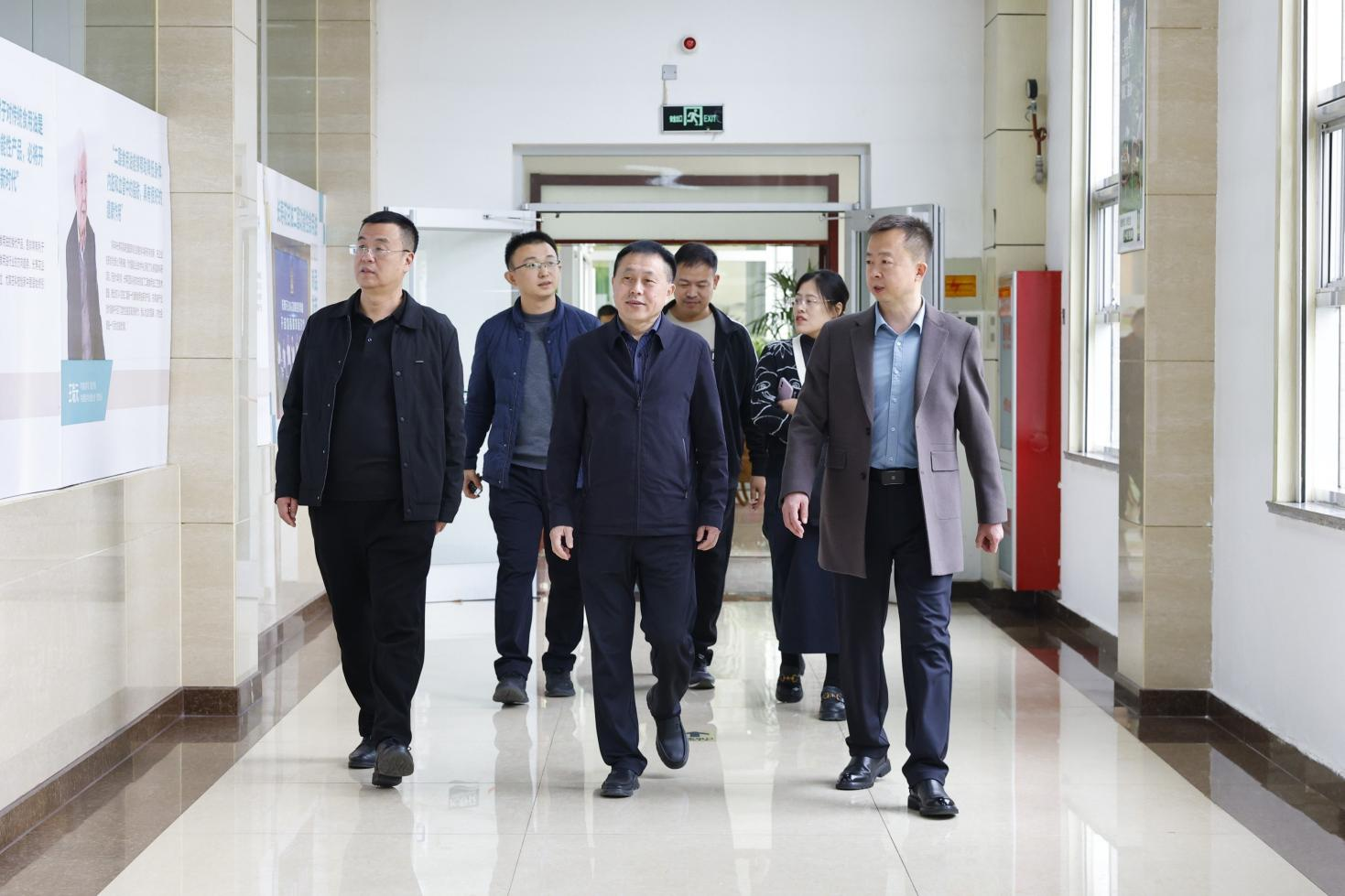 濱州市郵政管理局黨組書記、局長劉新力一行來山東三星集團(tuán)參觀座談