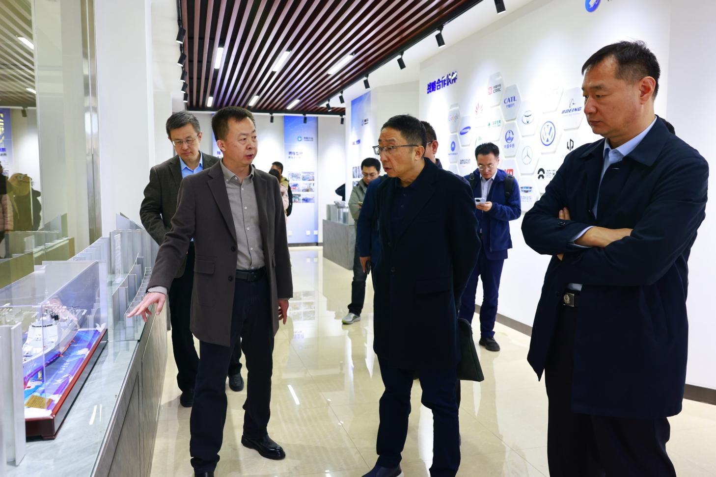 山東省工信廳、省冶金工業(yè)規(guī)劃研究院一行來(lái)山東三星集團(tuán)調(diào)研