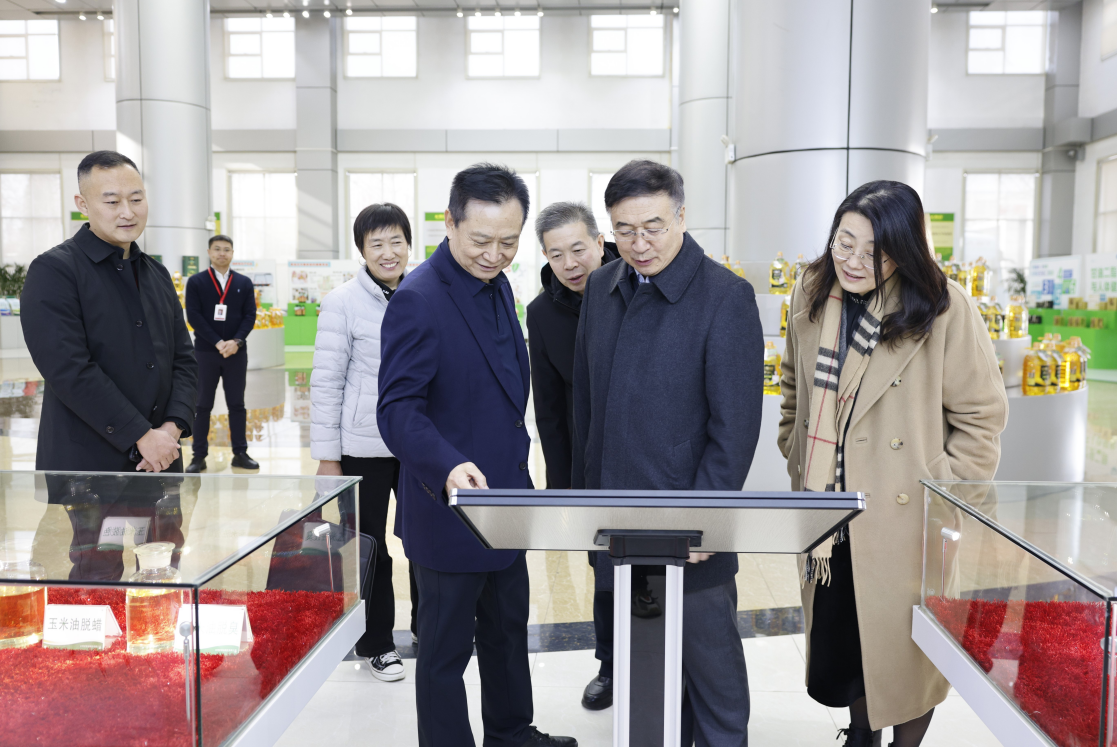 中國(guó)糧食經(jīng)濟(jì)學(xué)會(huì)會(huì)長(zhǎng)韓衛(wèi)江一行來(lái)山東三星集團(tuán)調(diào)研