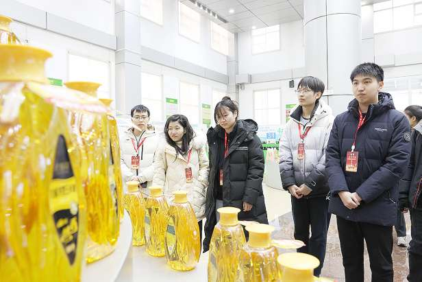 【濱州日報(bào)】北大學(xué)子走進(jìn)名企 感受產(chǎn)業(yè)發(fā)展魅力