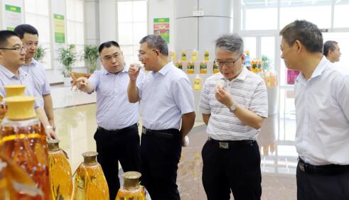 中國糧食經(jīng)濟雜志社社長、主編李福君來山東三星集團調研