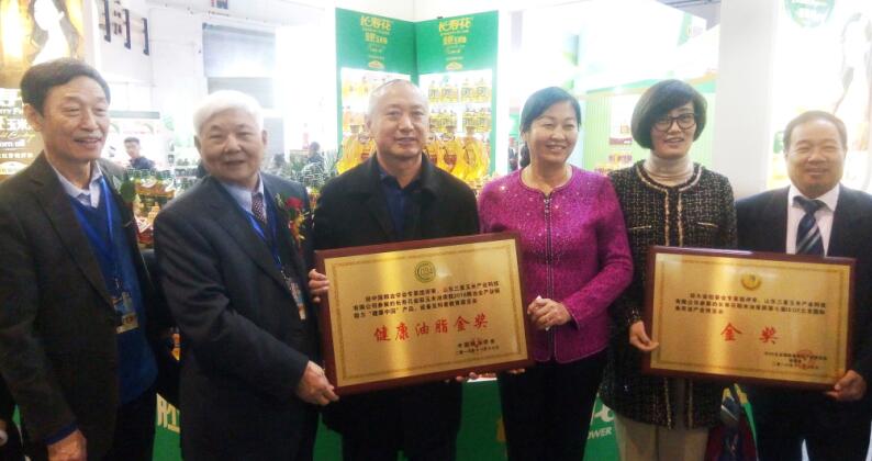長(zhǎng)壽花金胚玉米油、稻米油雙雙榮獲糧油行業(yè)品質(zhì)金獎(jiǎng)