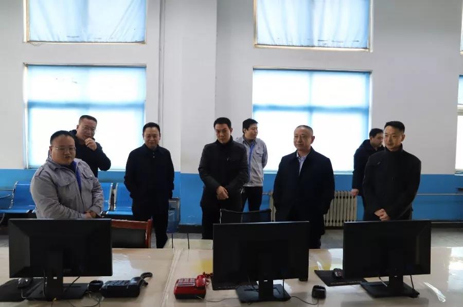 山東三星集團(tuán)董事會領(lǐng)導(dǎo)慰問春節(jié)期間堅守崗位的一線員工