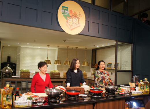 長(zhǎng)壽花金胚玉米油攜手山東衛(wèi)視《美味星婆媳》，走進(jìn)明星家庭